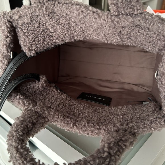 MARC JACOBS Medium Teddy Tote Bag + Crossbody Strap - Picture 13 of 14